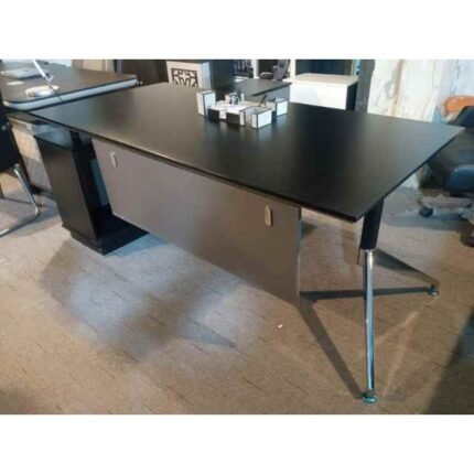 BF L 67 Office Table